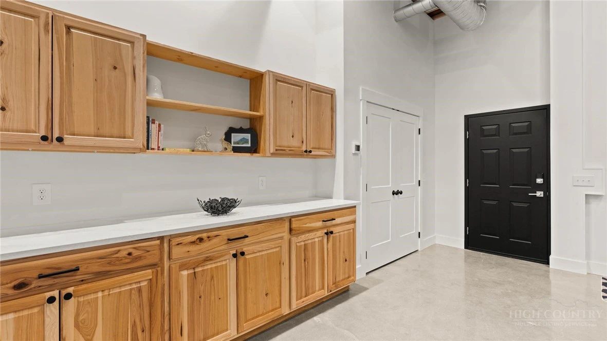 Image number 8 for the current listing