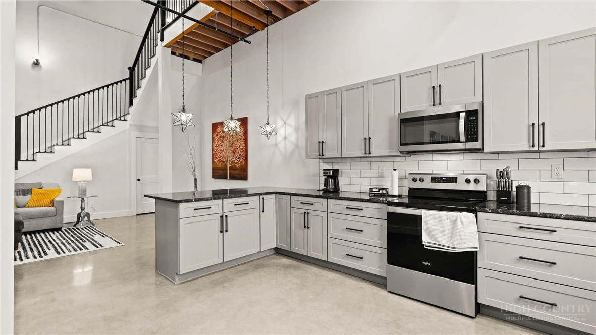 Image number 10 for the current listing