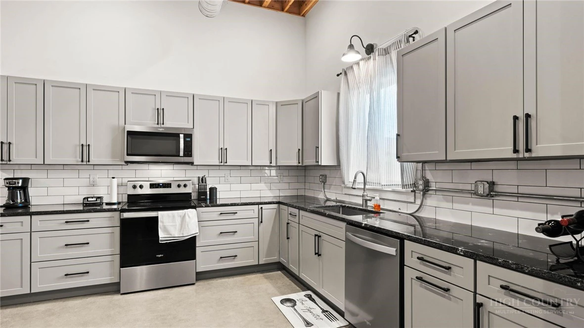 Image number 11 for the current listing