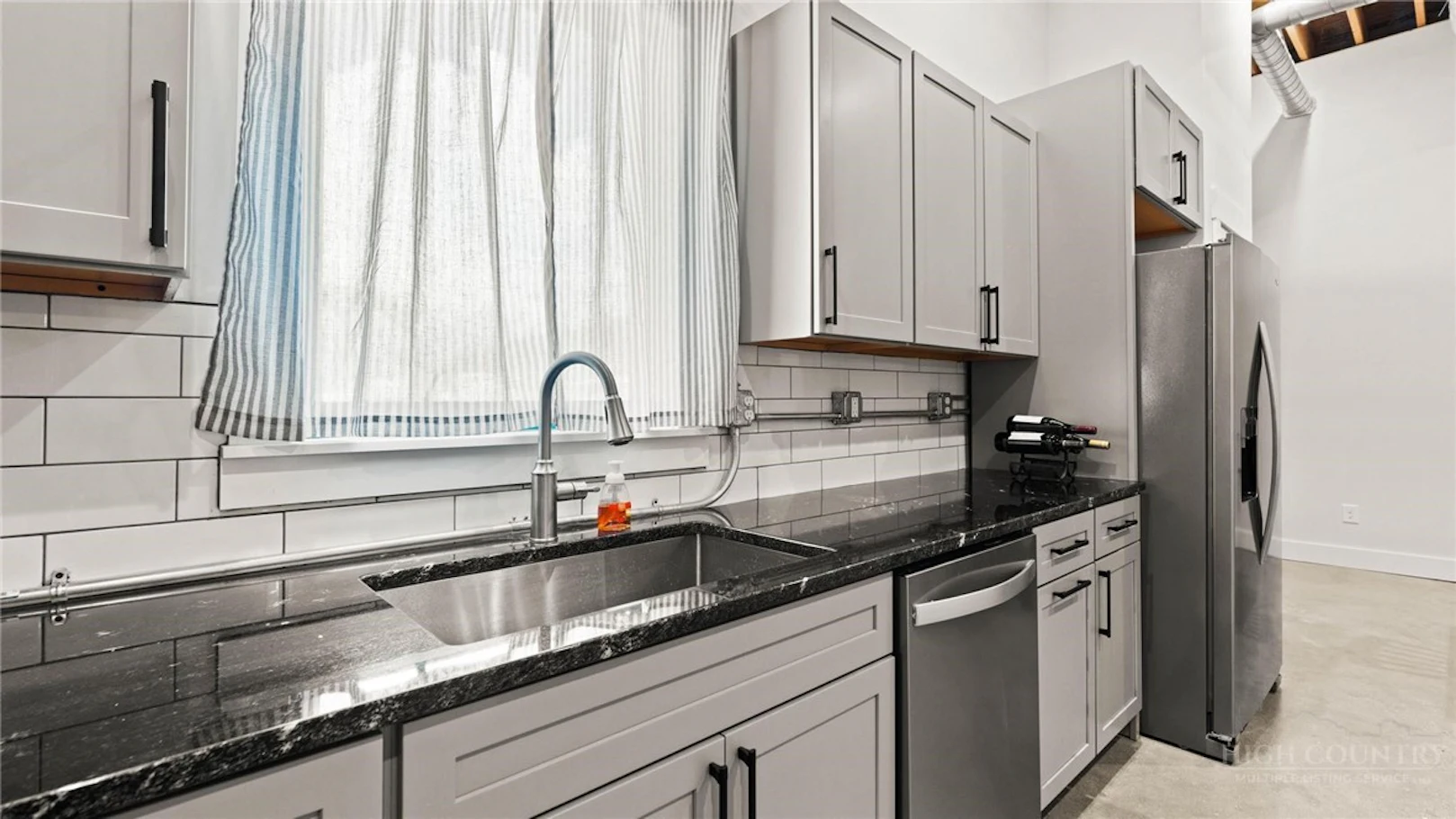 Image number 12 for the current listing