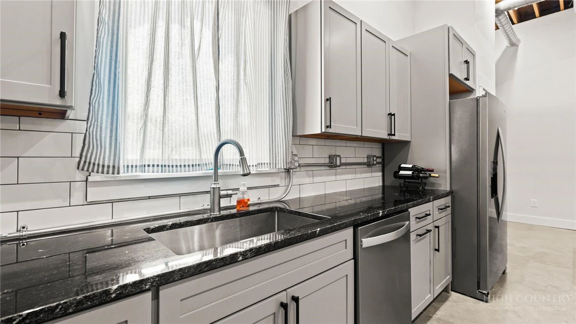 Image number 12 for the current listing