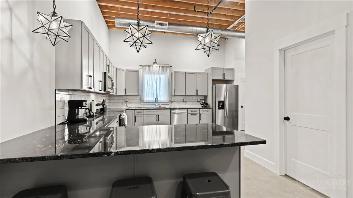 Image number 13 for the current listing