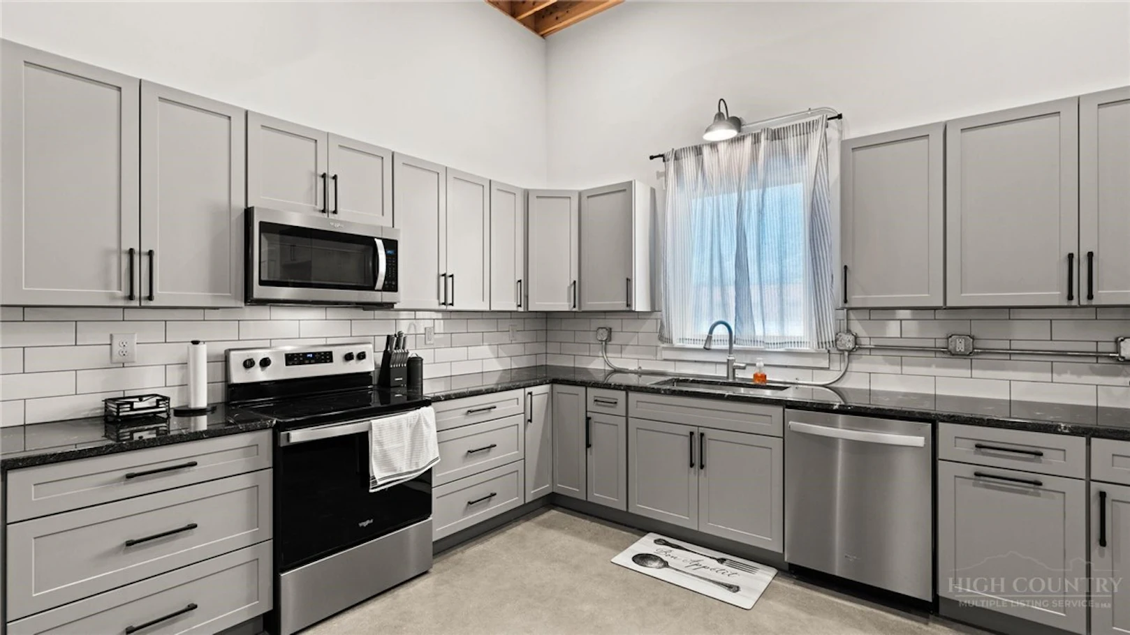 Image number 15 for the current listing