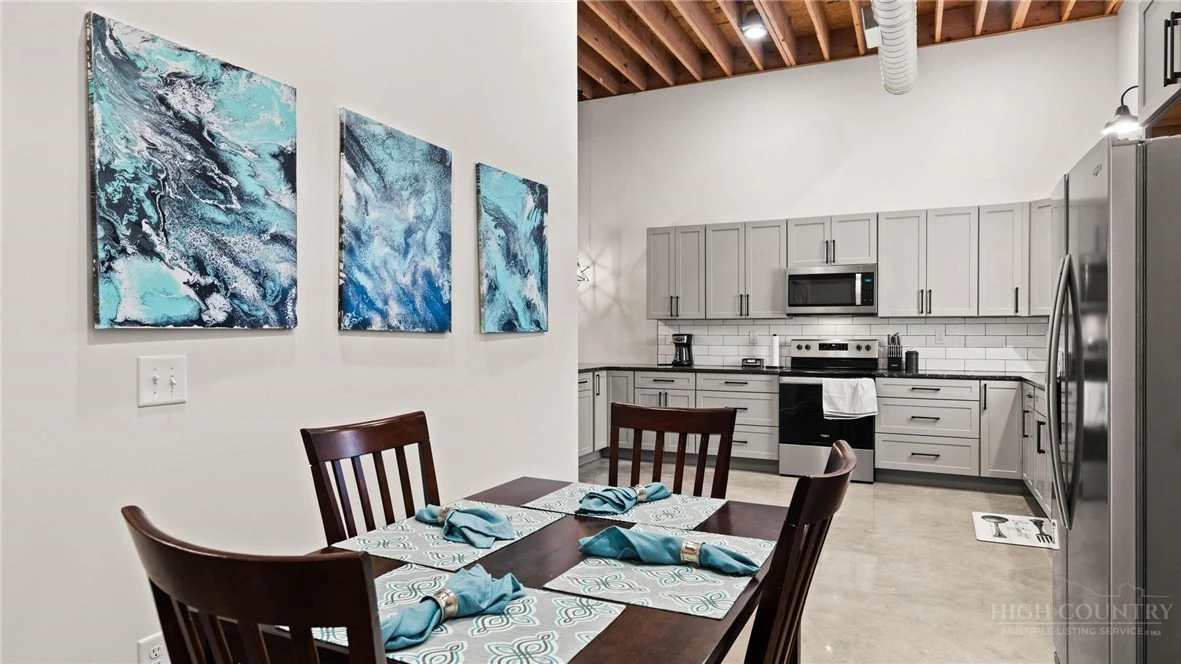 Image number 16 for the current listing