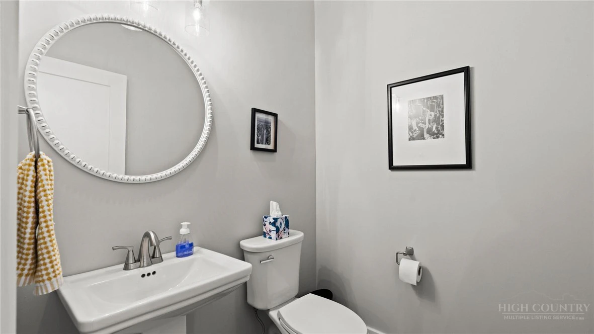 Image number 17 for the current listing