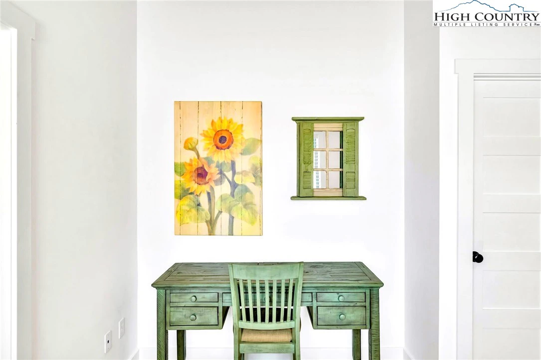 Image number 15 for the current listing