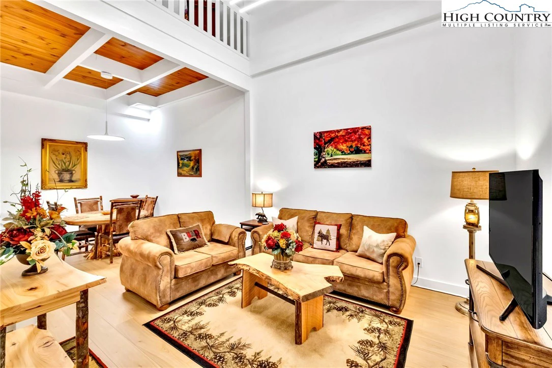 Image number 1 for the current listing