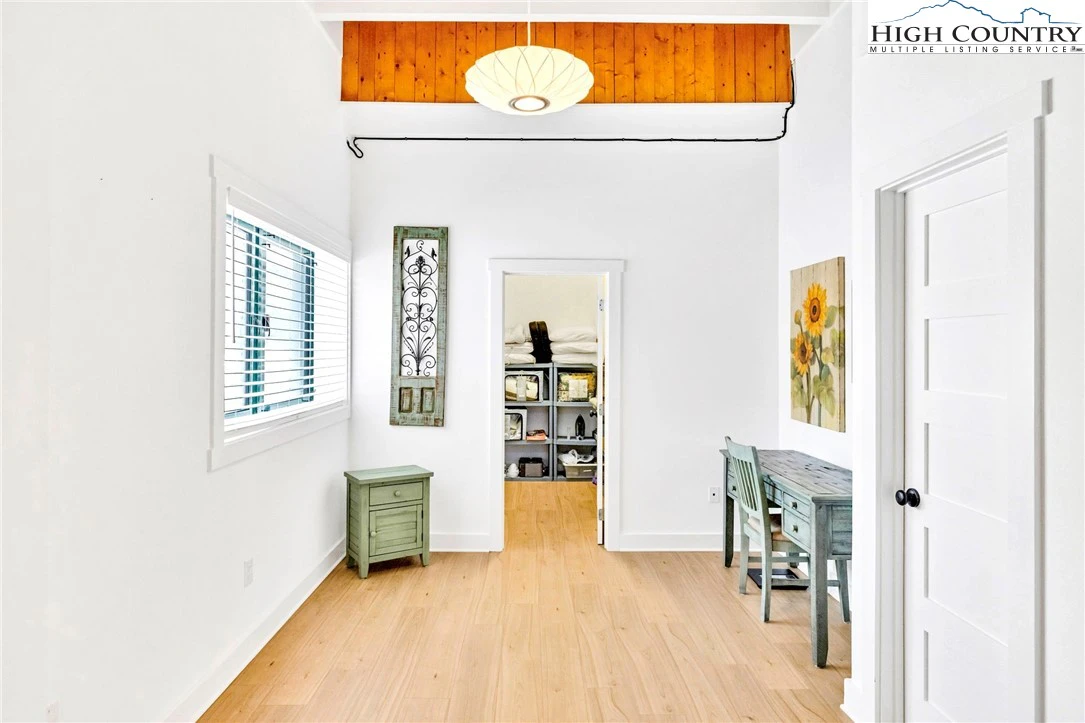 Image number 2 for the current listing