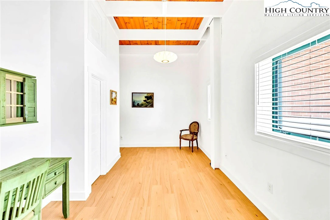 Image number 16 for the current listing