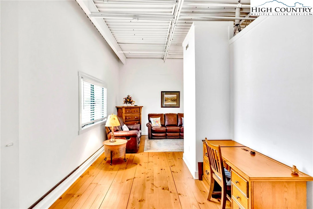 Image number 10 for the current listing