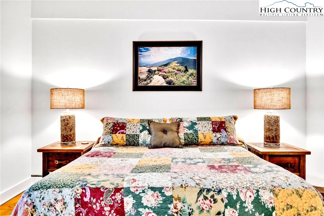 Image number 5 for the current listing