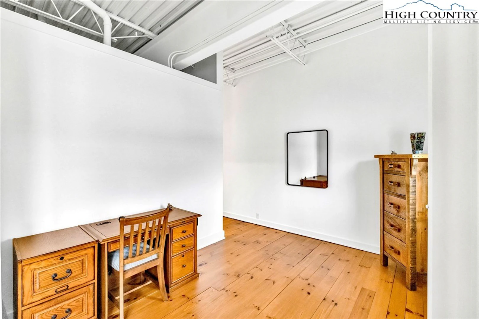 Image number 9 for the current listing