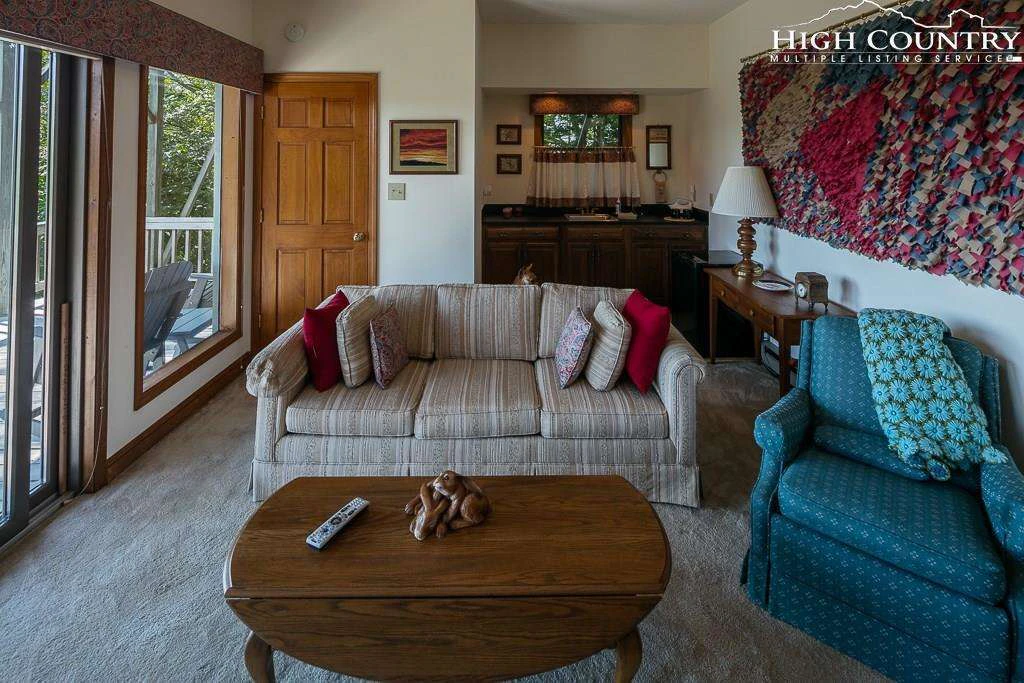 Image number 8 for the current listing