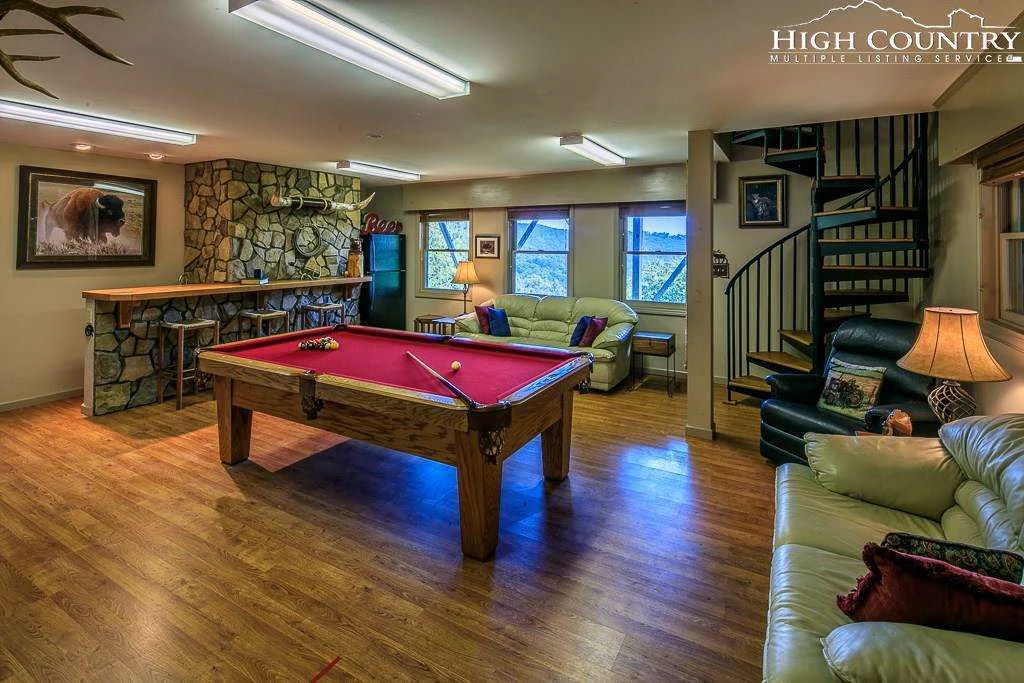 Image number 2 for the current listing