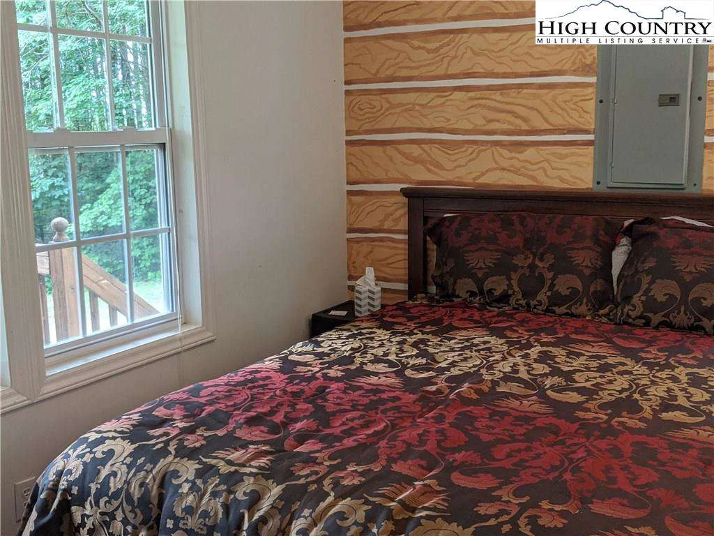 Image number 16 for the current listing