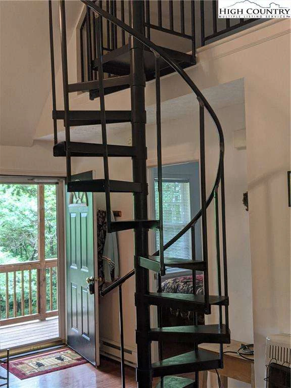 Image number 13 for the current listing