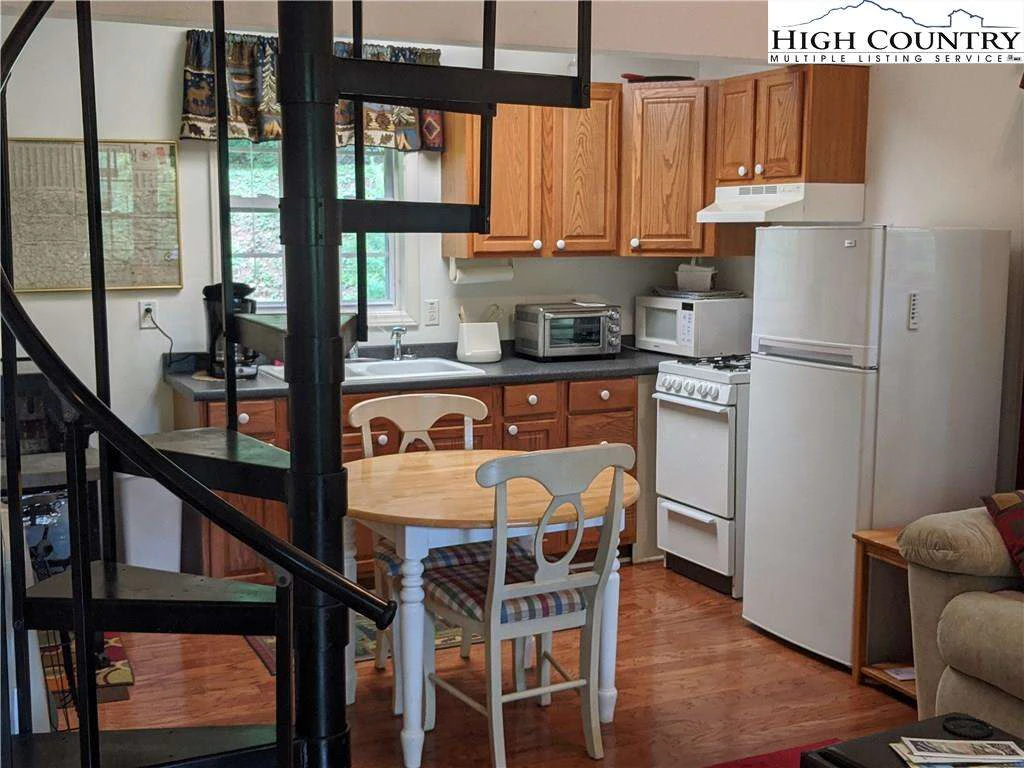 Image number 20 for the current listing