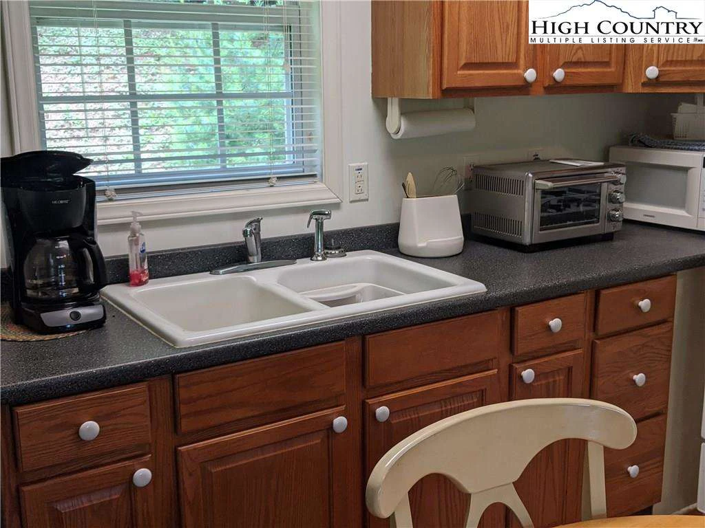 Image number 19 for the current listing