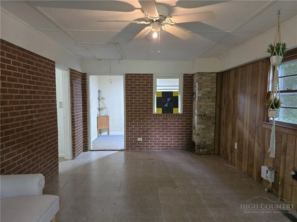 Image number 20 for the current listing
