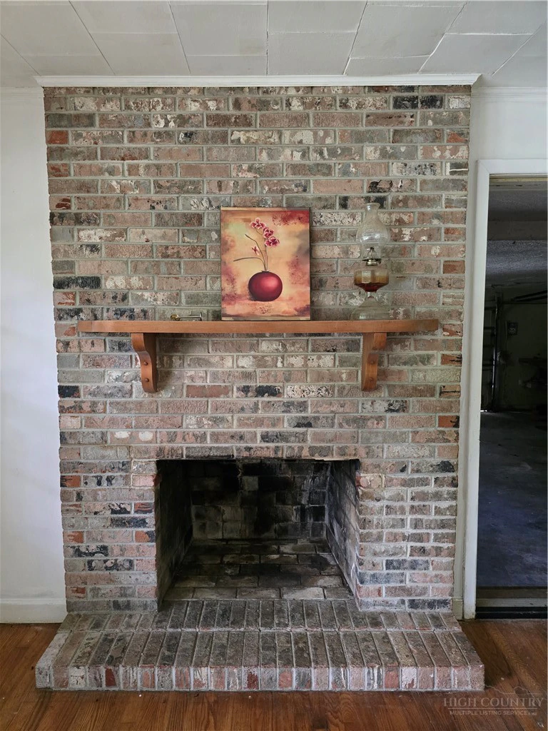Image number 24 for the current listing