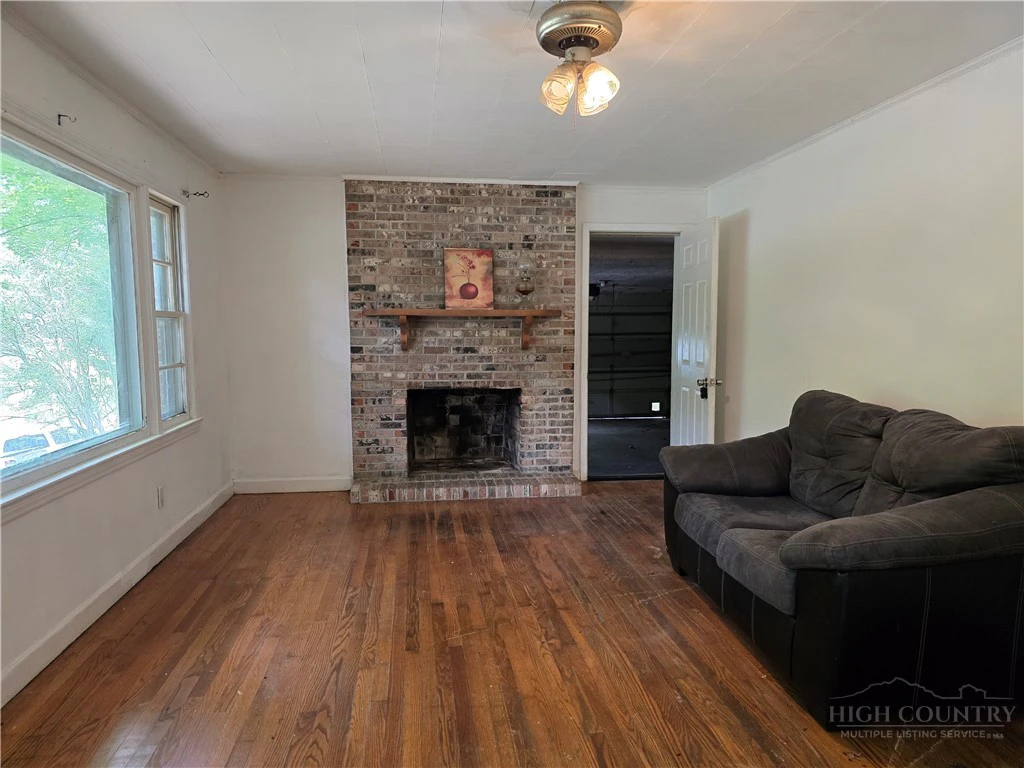 Image number 6 for the current listing