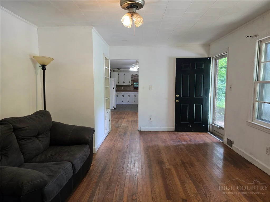Image number 7 for the current listing