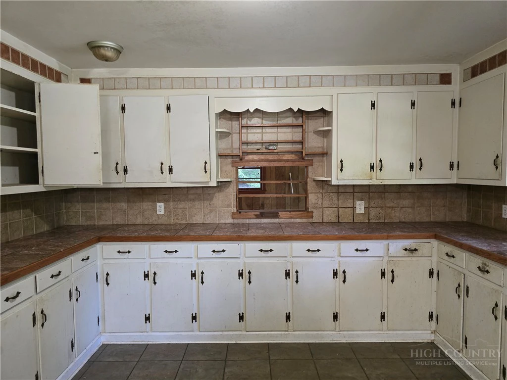 Image number 11 for the current listing