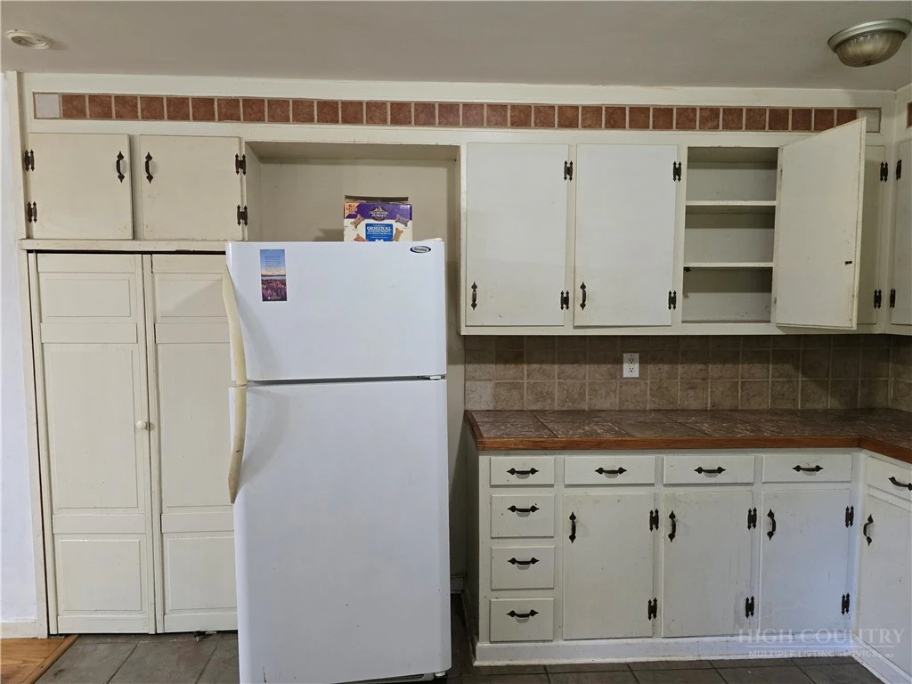 Image number 12 for the current listing