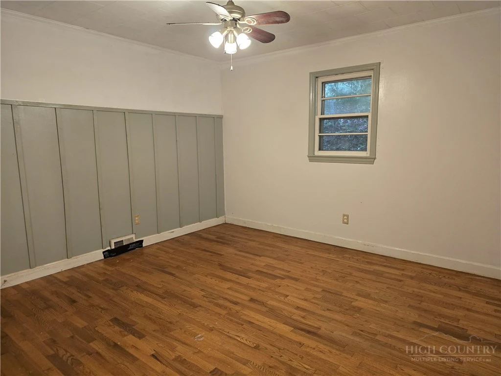 Image number 14 for the current listing