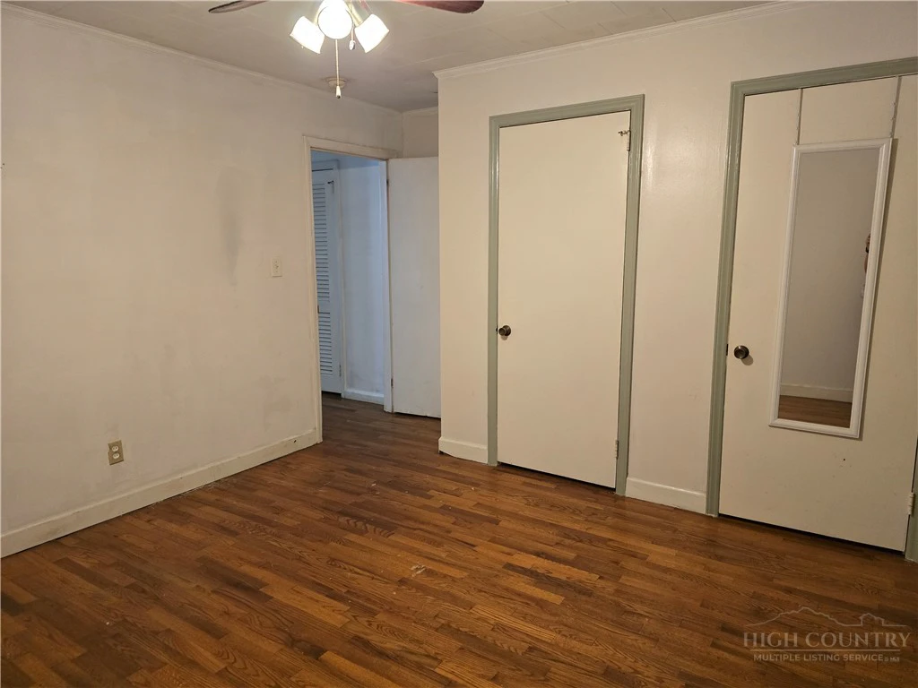 Image number 15 for the current listing