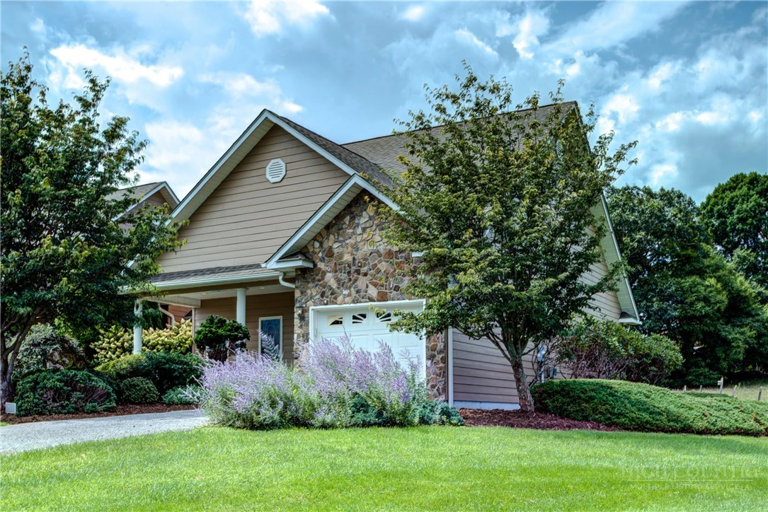 Image number 2 for the current listing