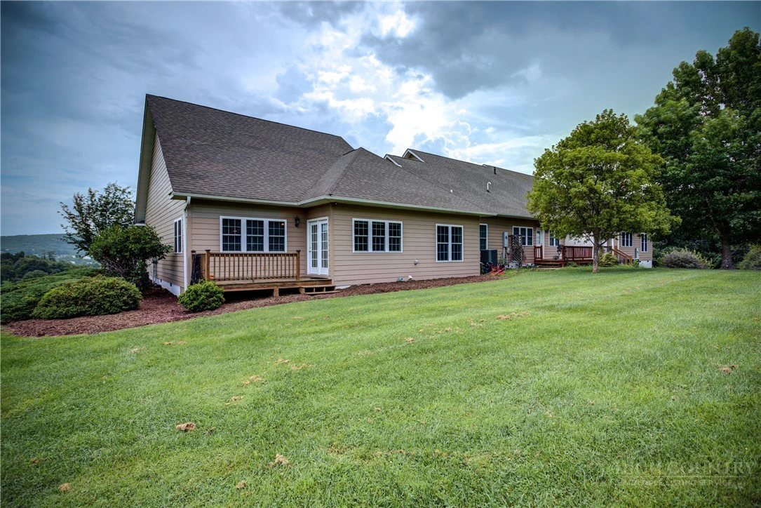 Image number 11 for the current listing