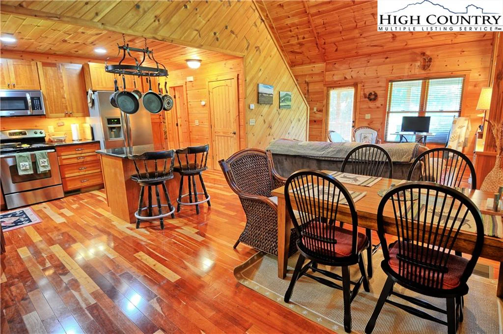 Image number 23 for the current listing