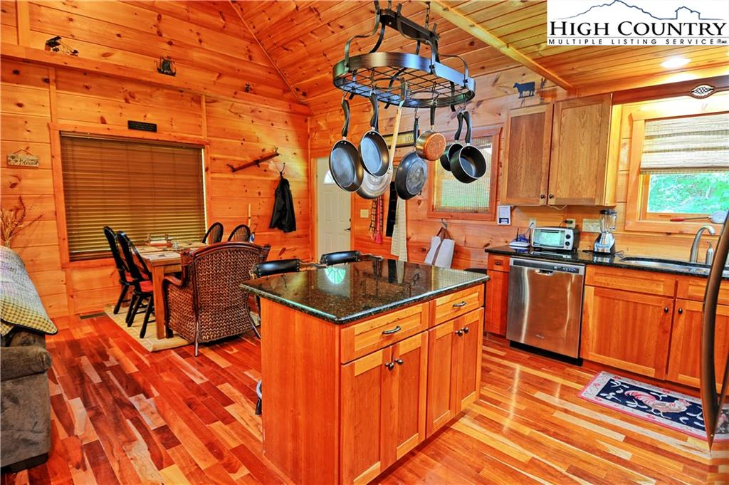 Image number 21 for the current listing