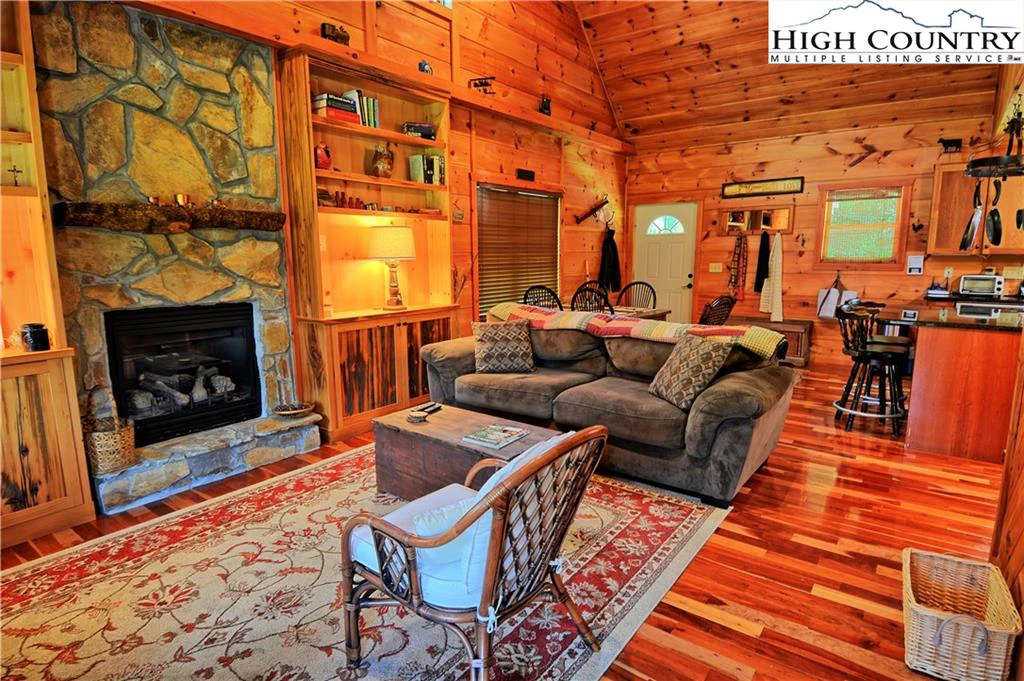 Image number 20 for the current listing