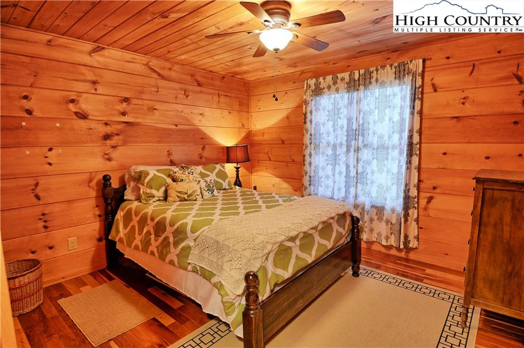 Image number 3 for the current listing