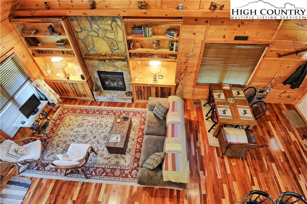 Image number 4 for the current listing