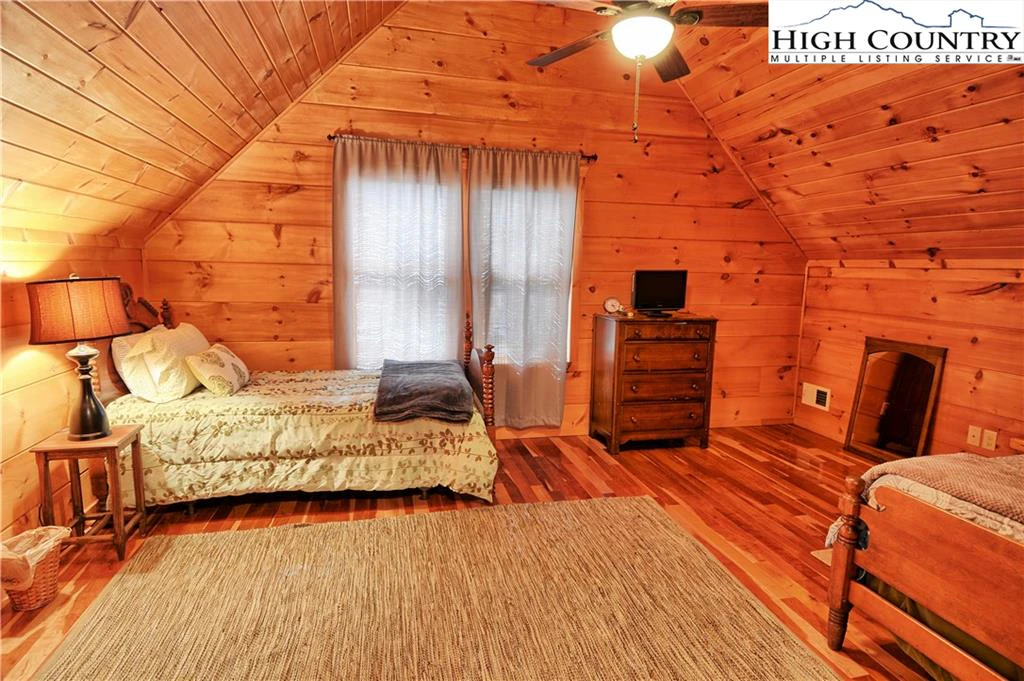 Image number 5 for the current listing