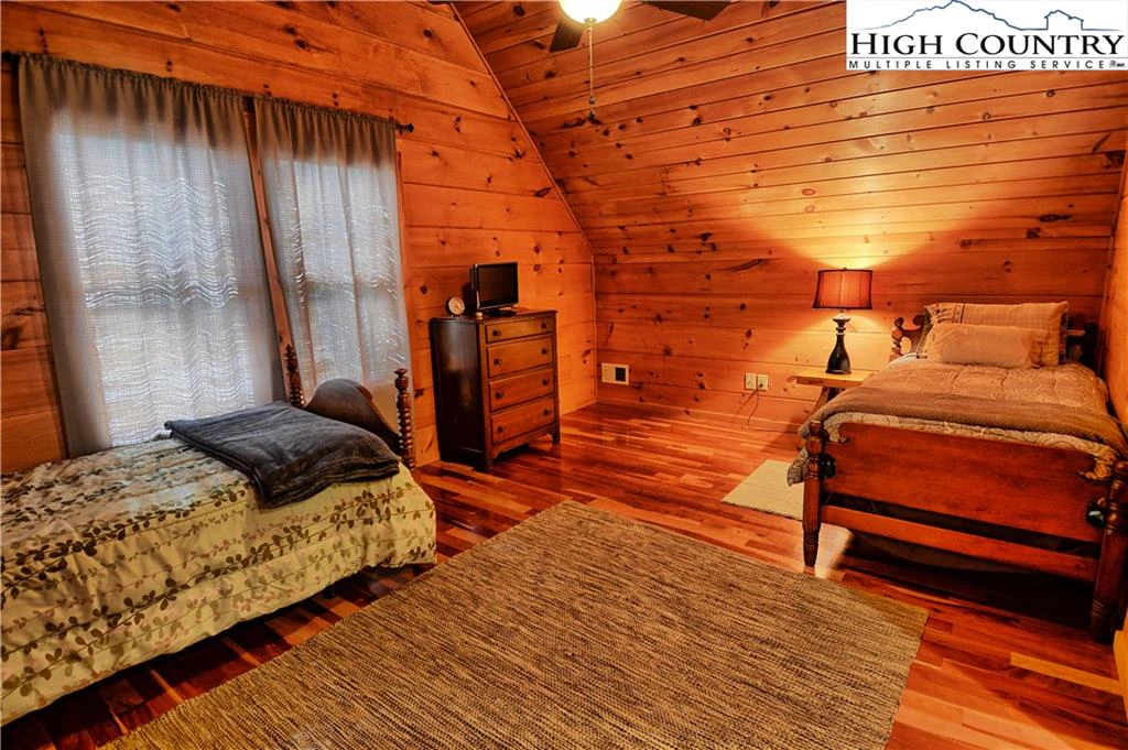 Image number 7 for the current listing