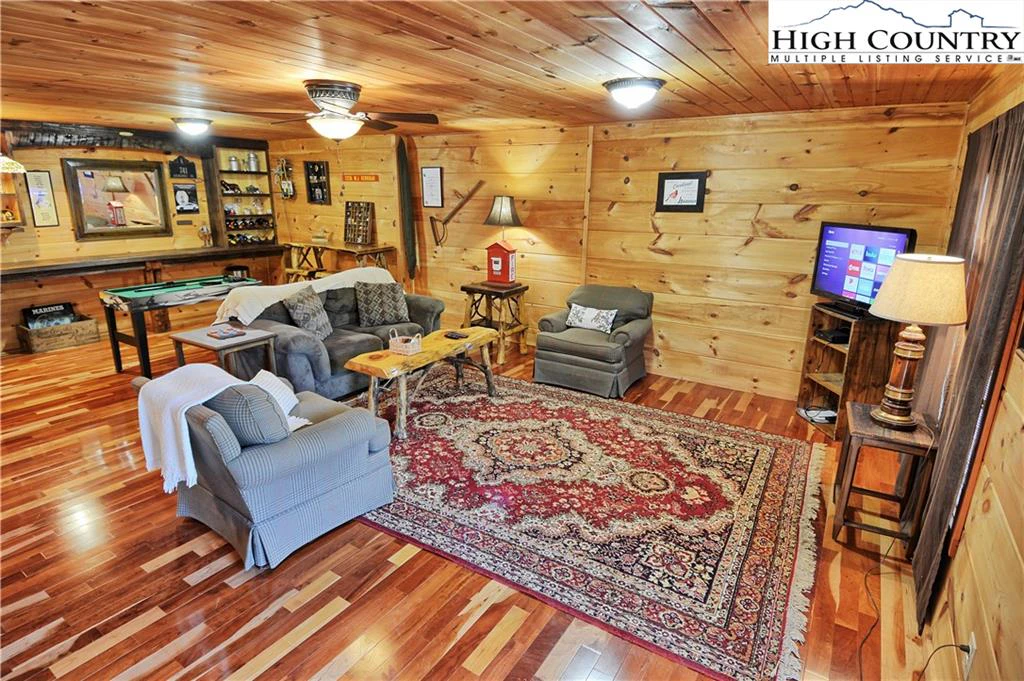 Image number 8 for the current listing