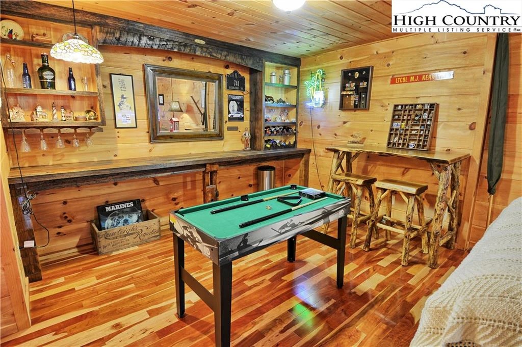 Image number 9 for the current listing