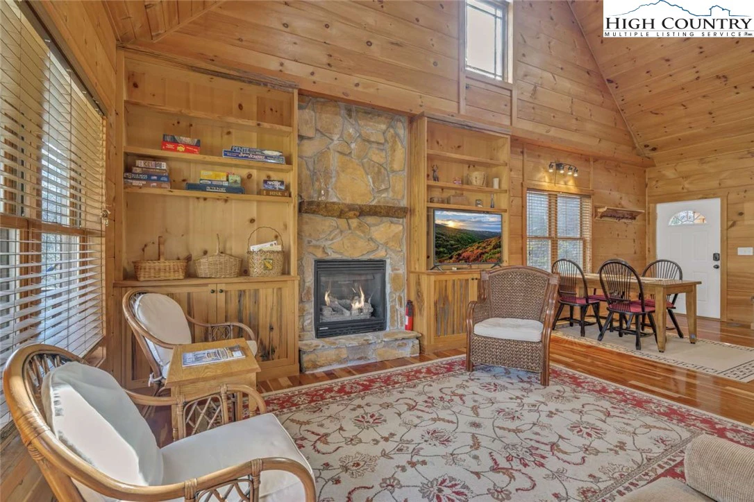 Image number 20 for the current listing