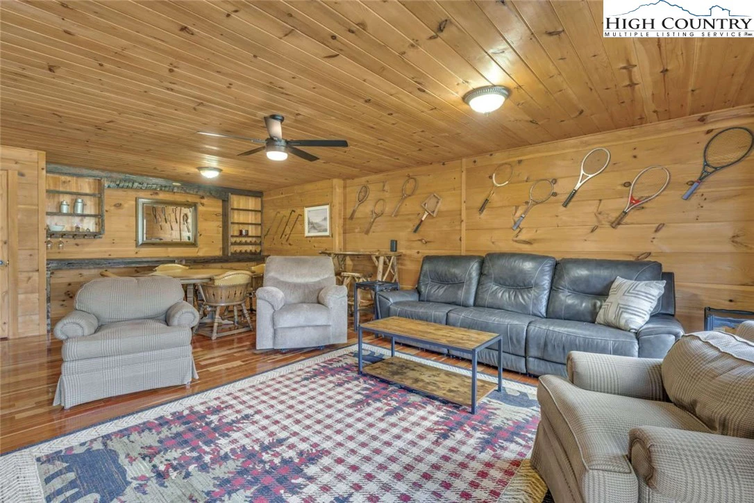 Image number 2 for the current listing