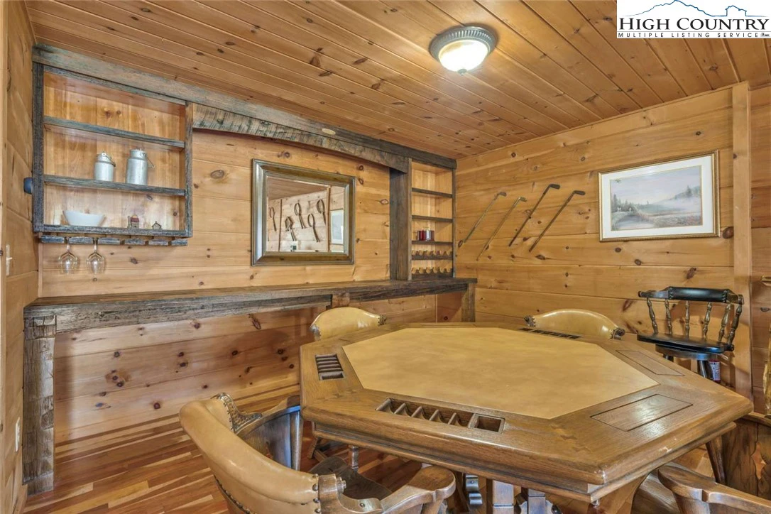 Image number 13 for the current listing
