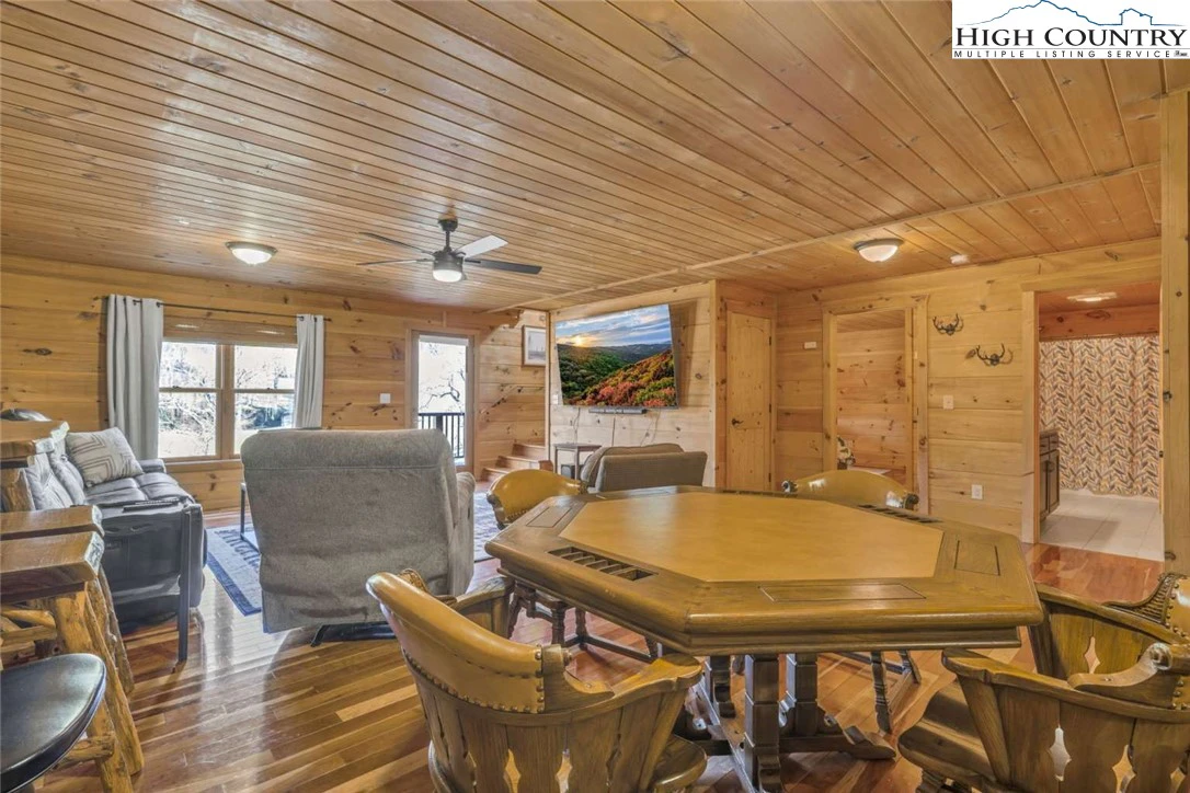 Image number 12 for the current listing