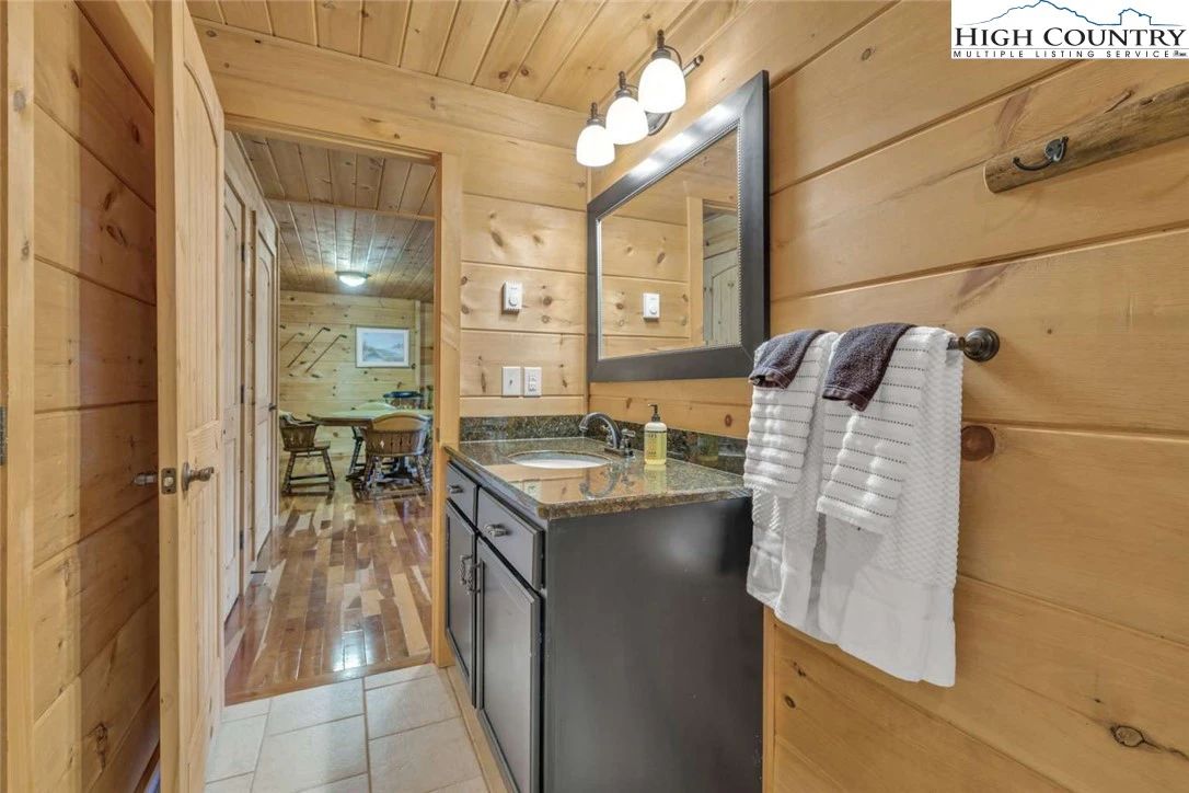 Image number 9 for the current listing