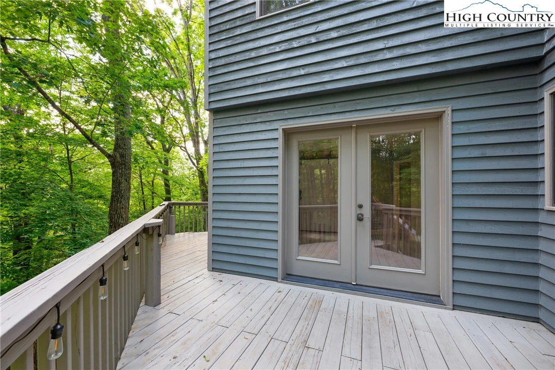 Image number 12 for the current listing