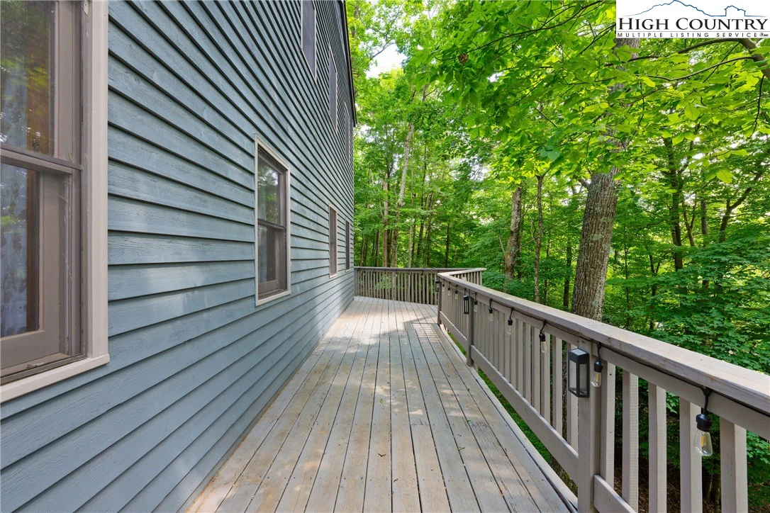Image number 15 for the current listing