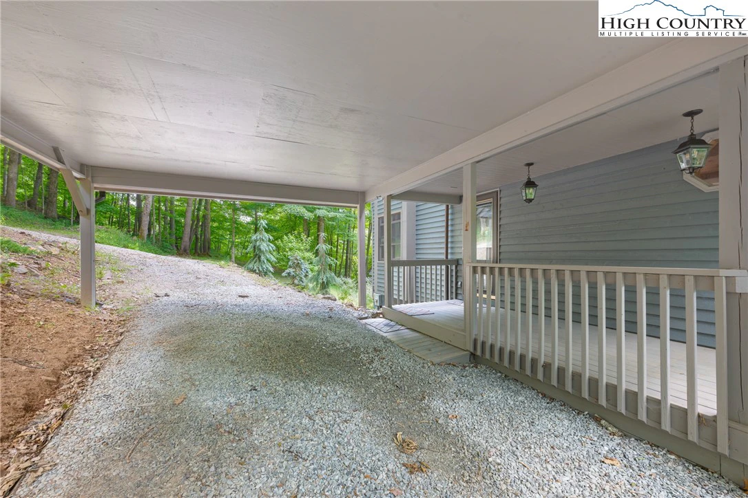 Image number 19 for the current listing