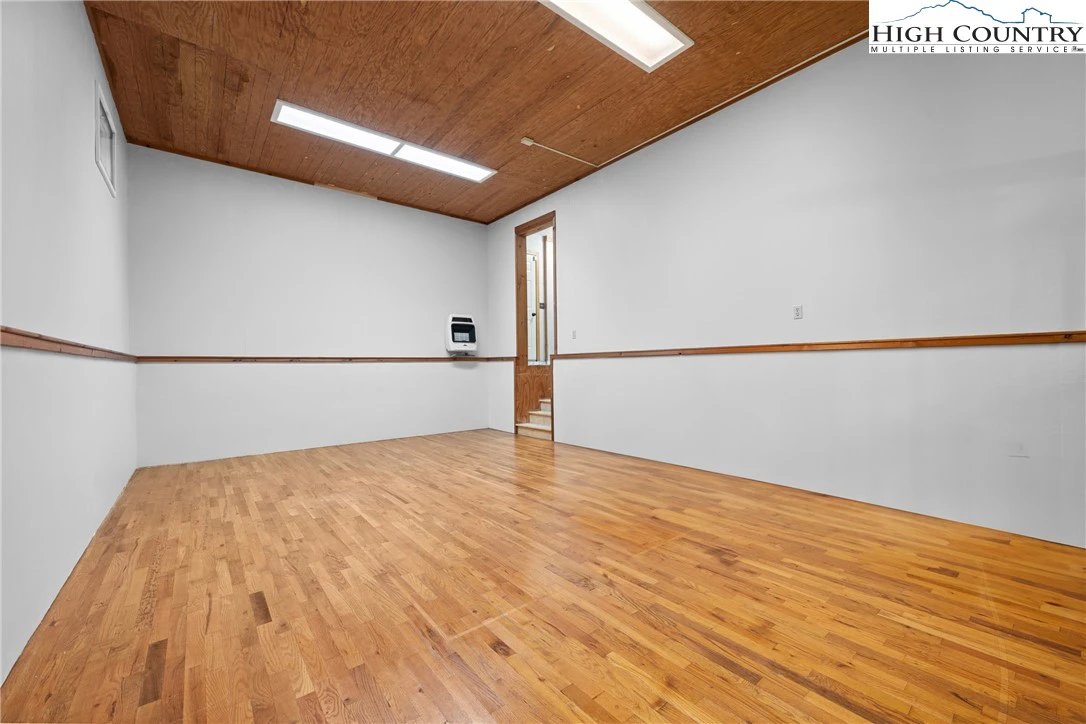 Image number 8 for the current listing